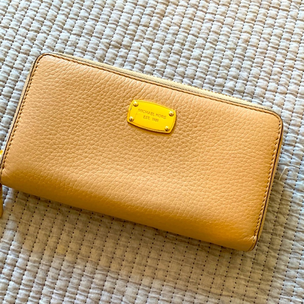 Michael Kors Pink Zip Wallet